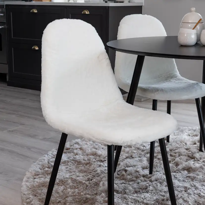 Matgrupp Venture Home Silvia med 4 Pooya Stolar