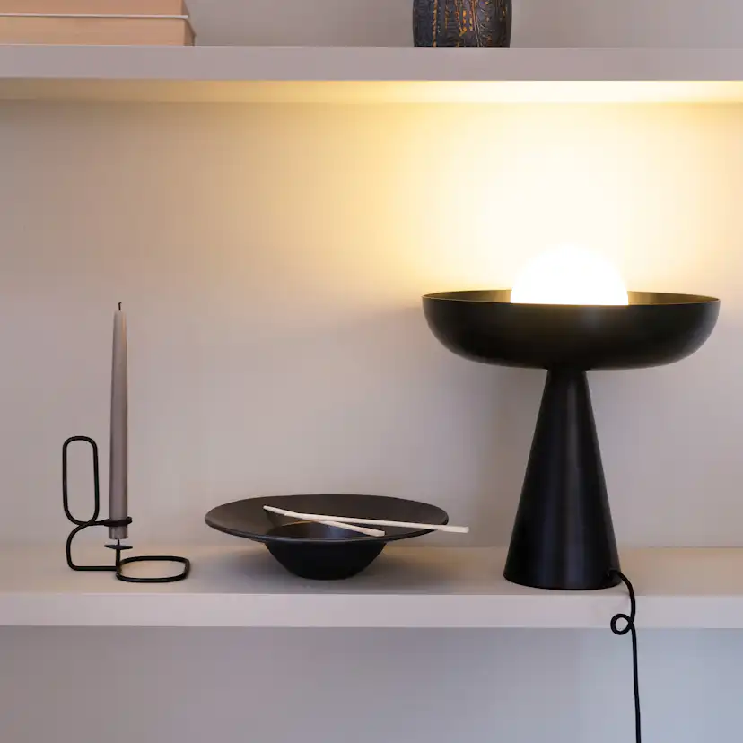 Bordslampa Dyberg Larsen Ava Glaskupa