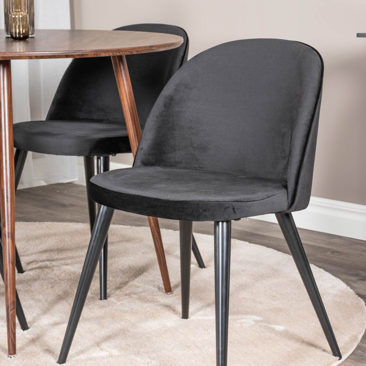 Matgrupp Venture Home Plake med 4 Valentina Stolar Sammet Runt