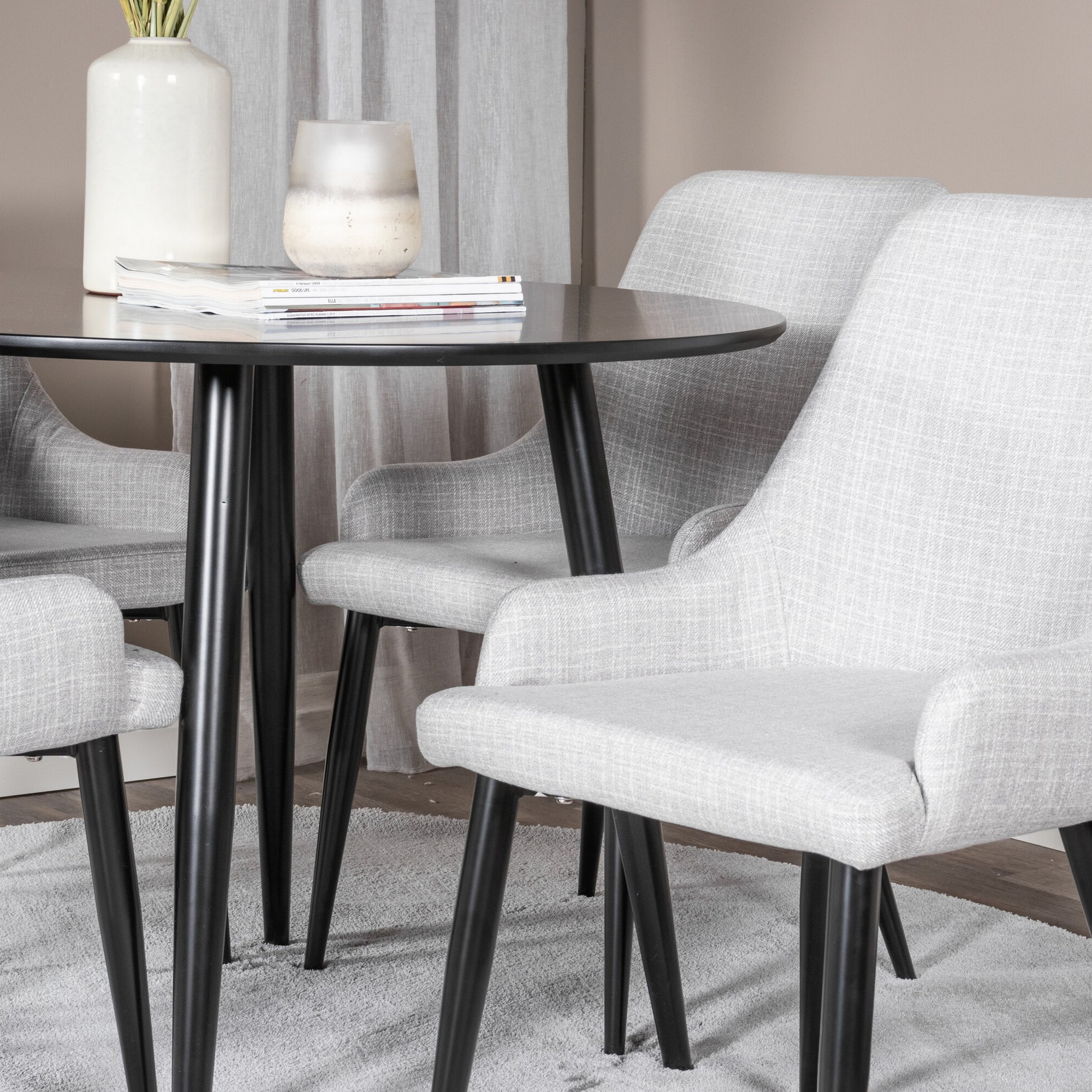 Matgrupp Venture Home Plaza med 4st Stolar