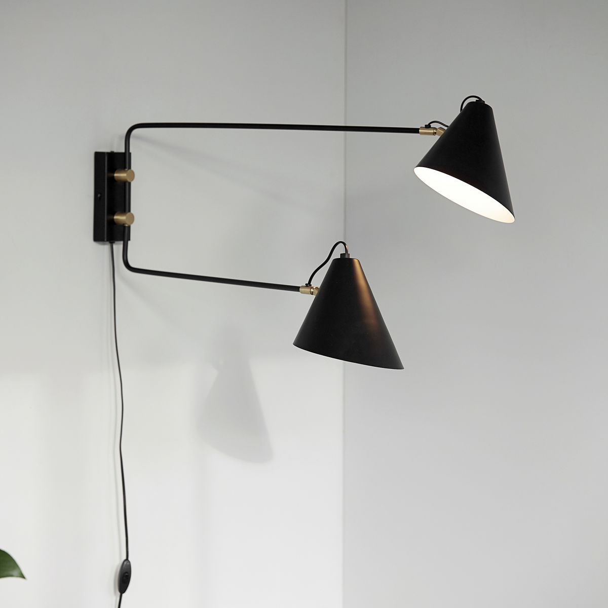 Vägglampa House Doctor Club 2L