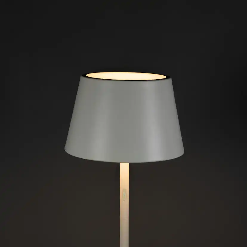 Pomezia golvlampa USB vit Vit