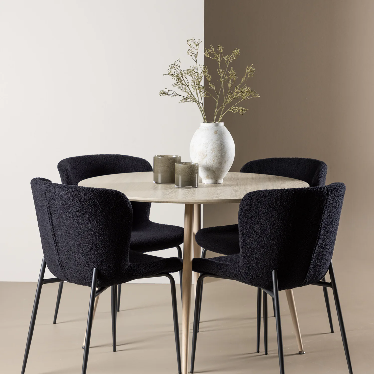 Plaza Dining Table with Modesto Dining Chair Vittvätt/Svart