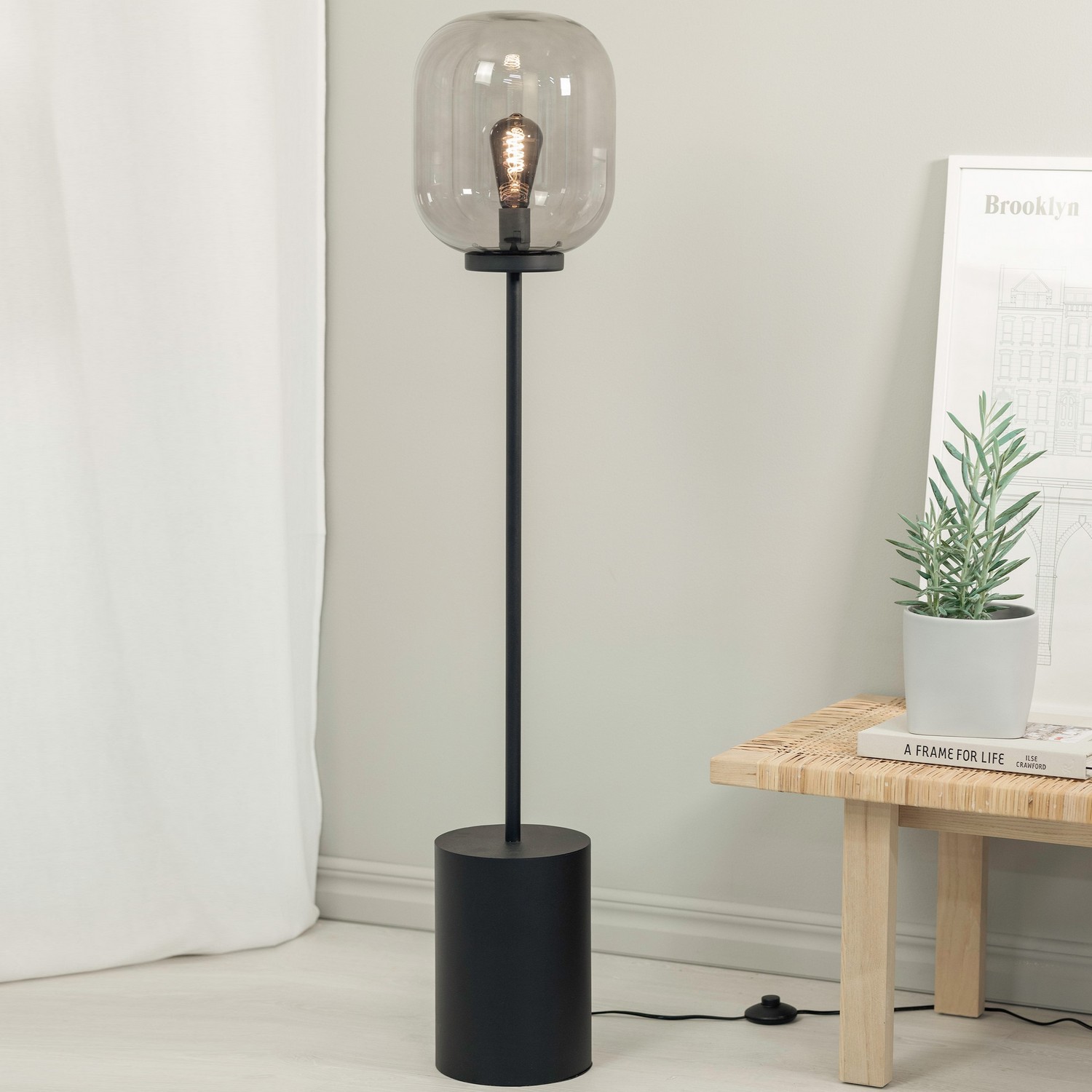 Golvlampa Markslöjd Brooklyn 1L Svart/Rökfärgad
