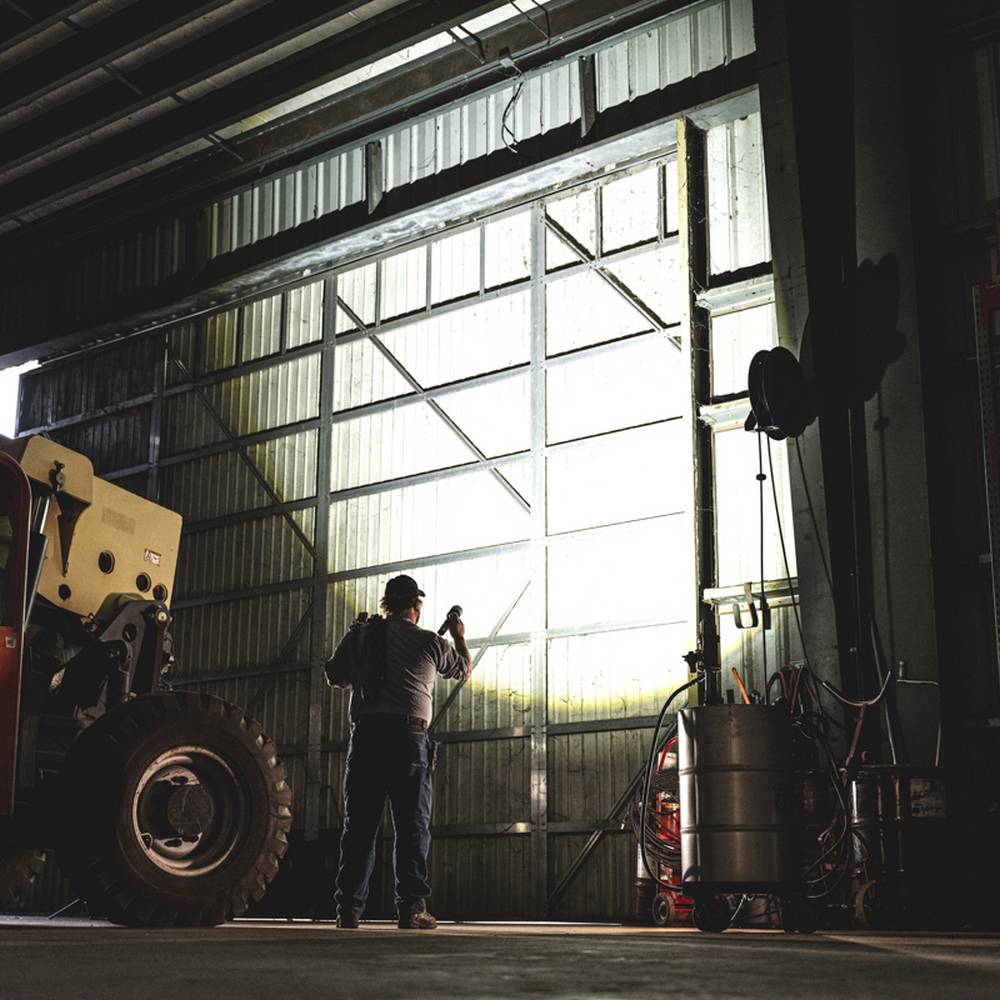 Uppladdningsbar Coast XP40R Ficklampa med PowerIQ Real-time Display 8000 Lumen