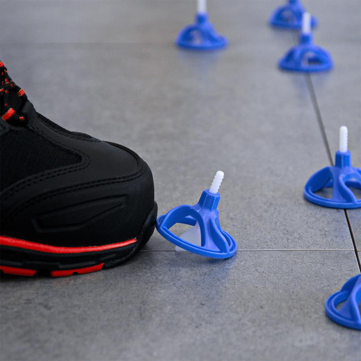 Hurricane Nivåhatt 100 st med 250 st Nivåskruvar