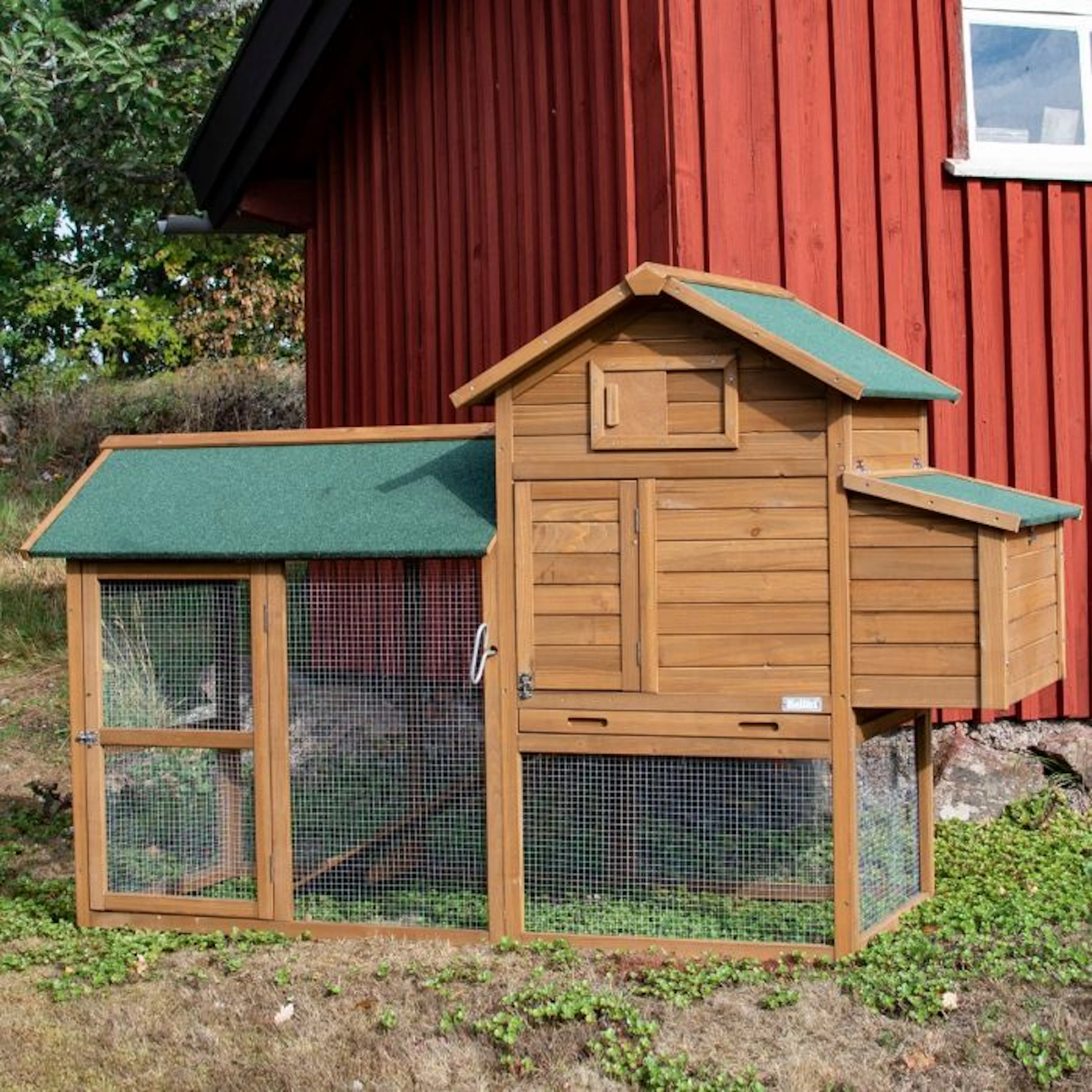 Hönshus Kellfri Gullan med Utegård