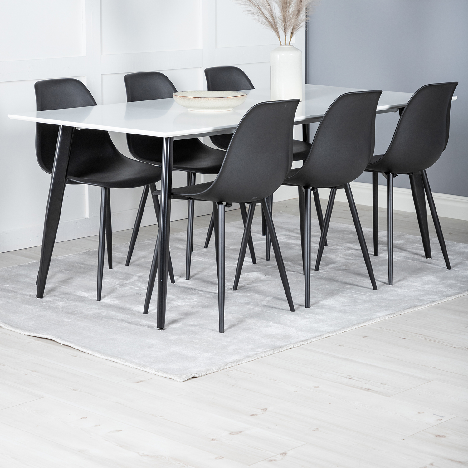 Matgrupp Venture Home Pobbie med 6 Pop Stolar