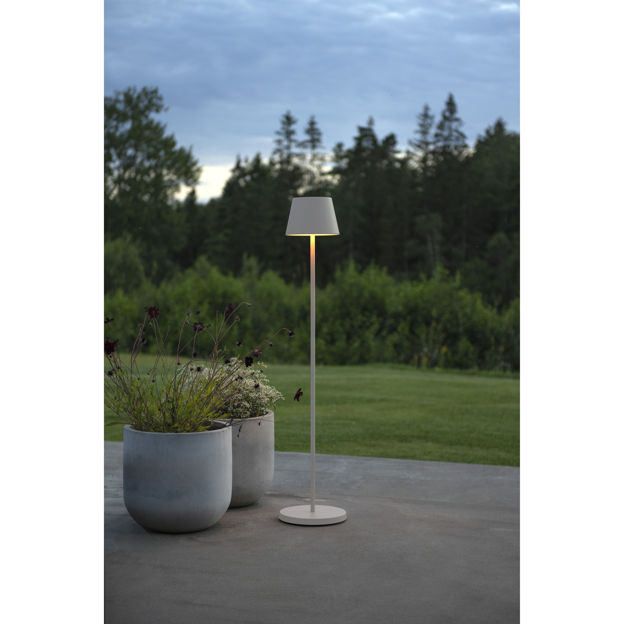 Golvlampa Gnojsö Konstsmide Pomezia M USB