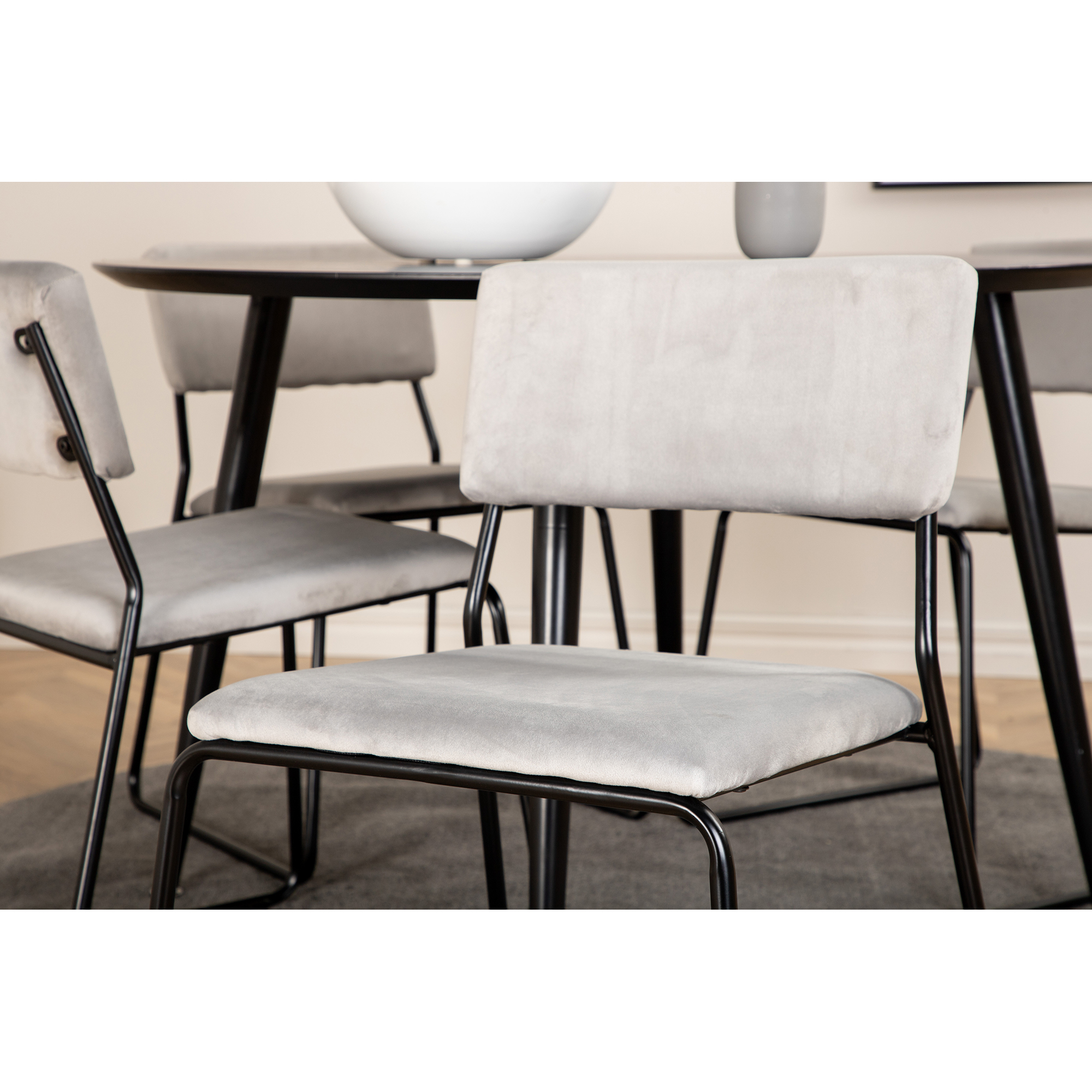 Dipp Dining Table - 115cm - Black Veneer / All black legs +K Svart/Ljusgrå