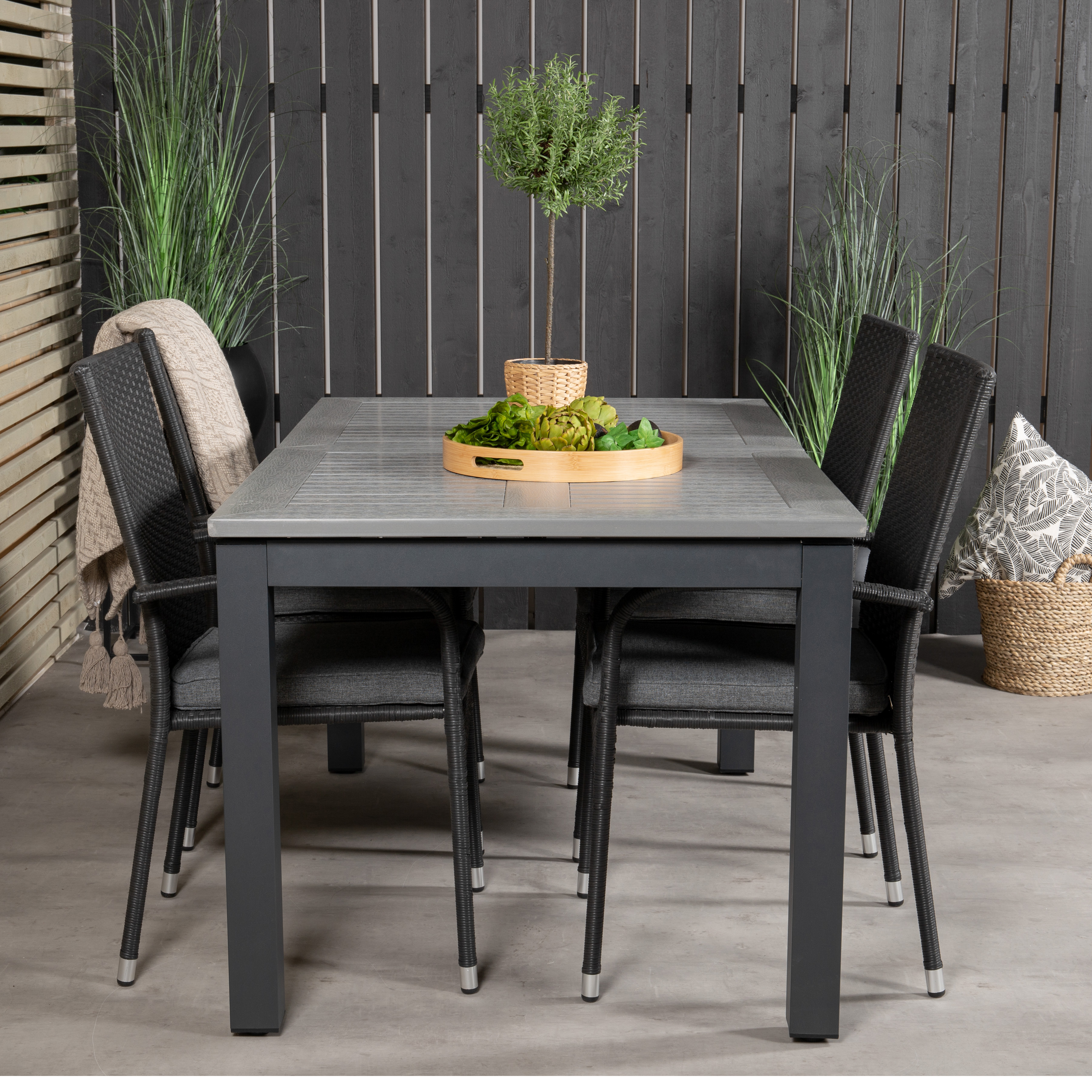 Matgrupp Venture Home Aleyna 152/210 med 4 Asta Stolar
