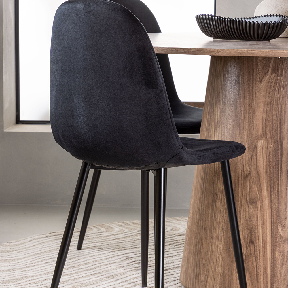 Matgrupp Venture Home Lanzo med 4 Polar Sammet Stolar
