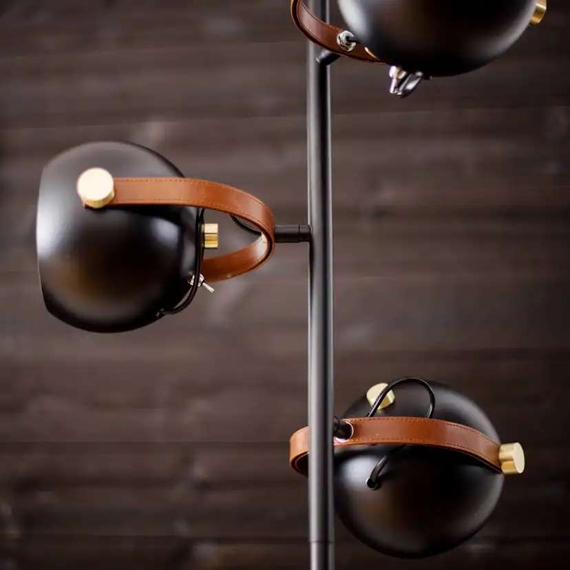 Golvlampa Aneta Bow 3-armad