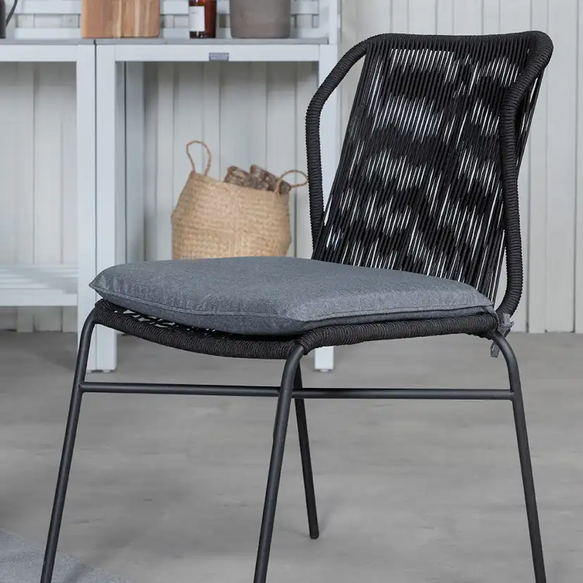 Matgrupp Venture Home Lova med 4 Jefferson Stapelbara Matstolar