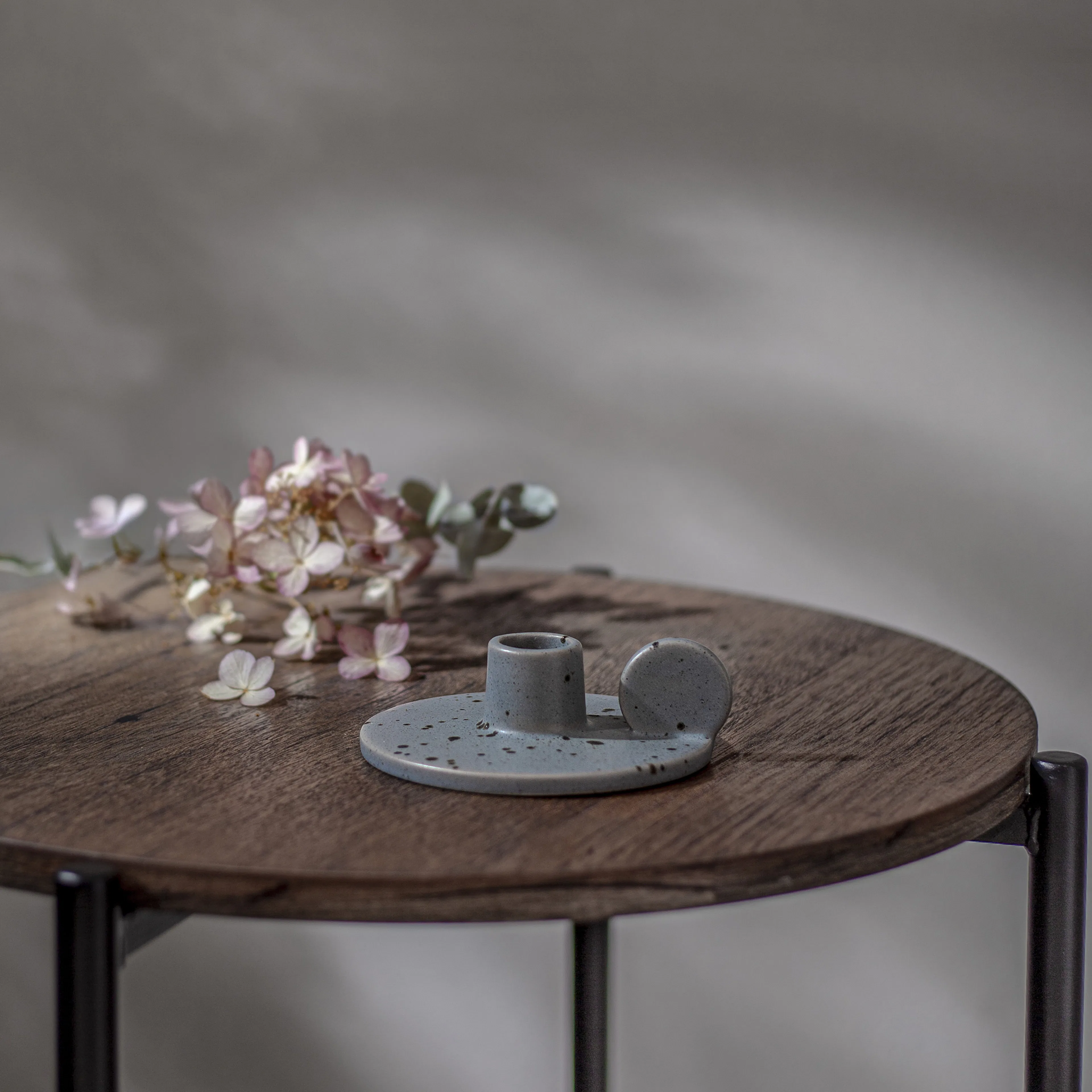 Ljusstake Star trading Plate Grå