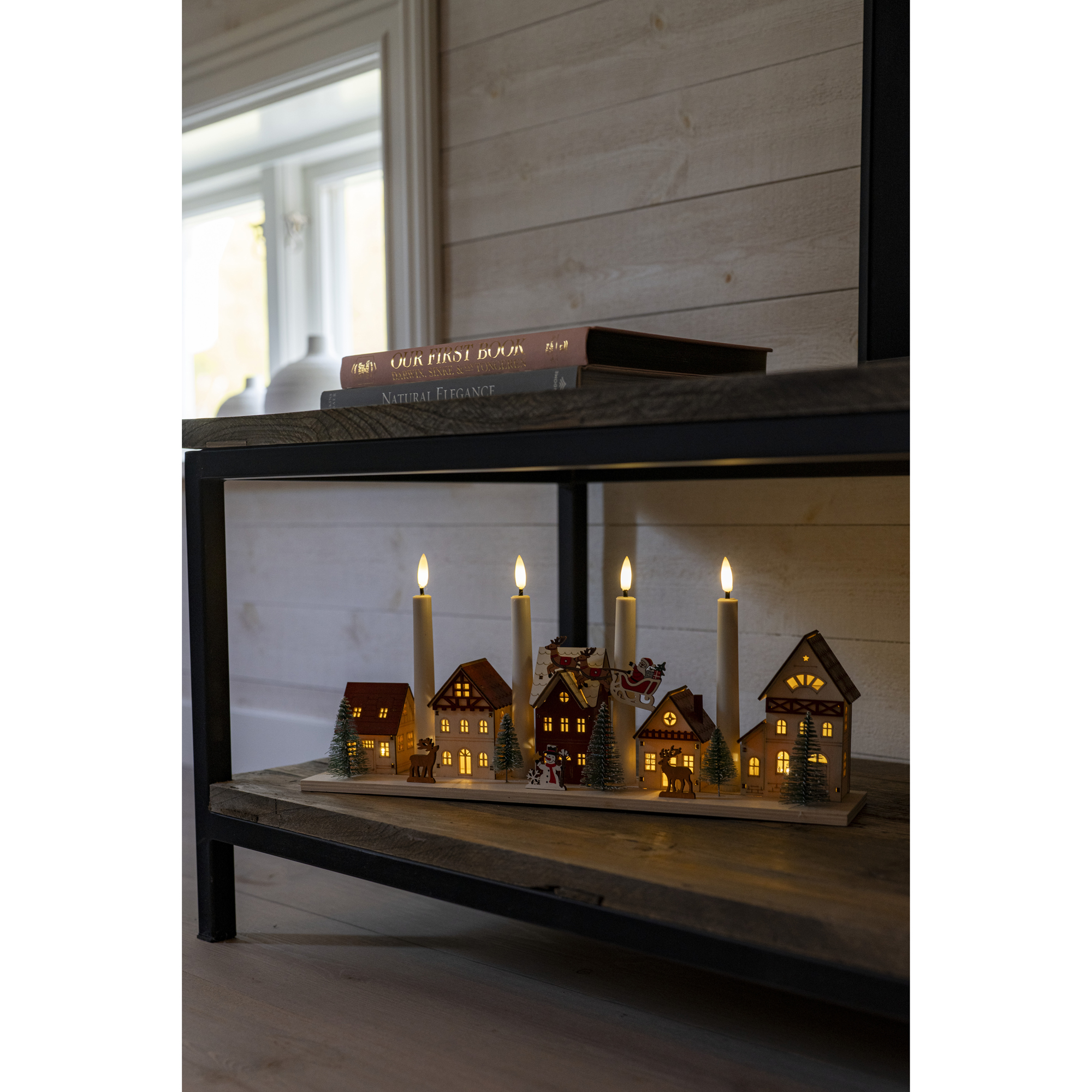 Adventsljusstake Gnosjö Konstsmide Siluett Julby 4 Ljus Batteridriven/USB