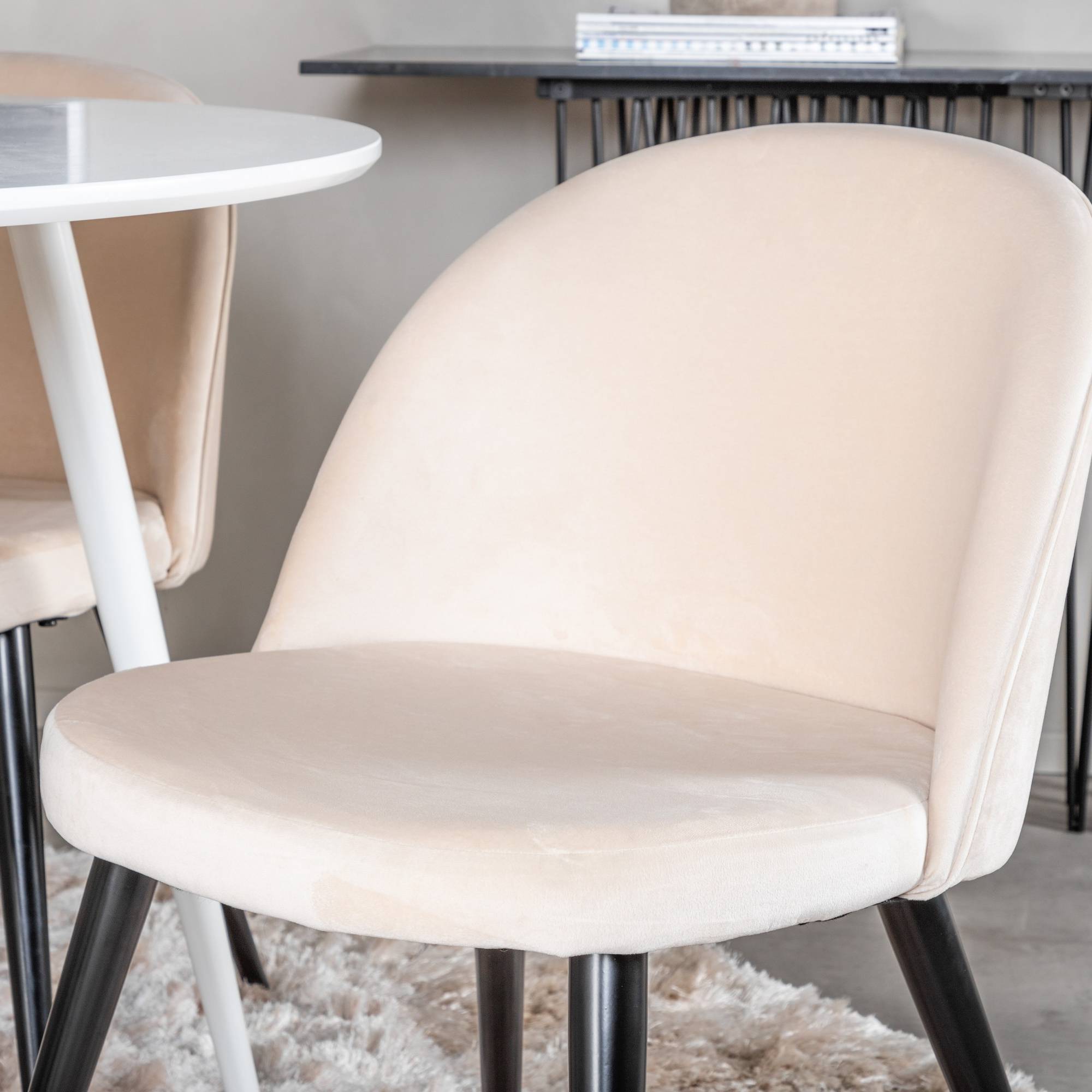 Matgrupp Concept 55 Ridones Runt Matbord 100 cm med 4 Valeri Matstol