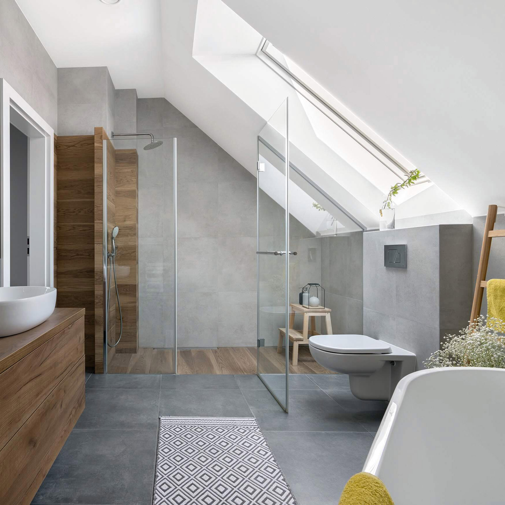 Takfönster Fakro PVC Pivåhängt 3-Glas Lagerfört