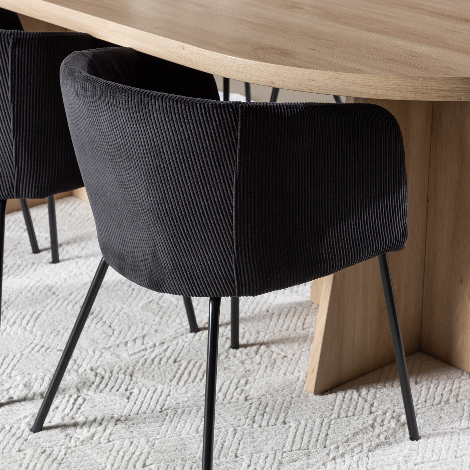 Matgrupp Venture Home Bootcut 230 med 6 st Berit Stolar