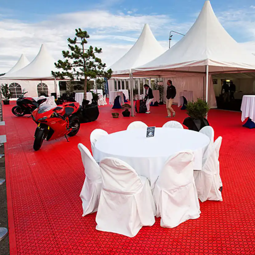 Golvplatta Hestraplattan Hestra Racing Red Golvtrall i Plast