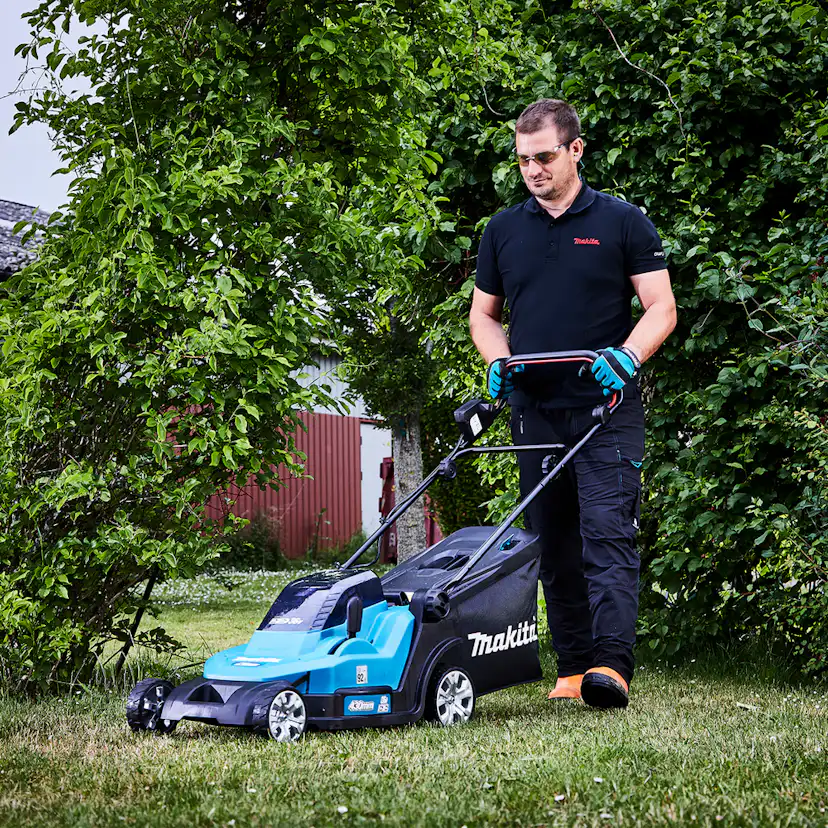 Gräsklippare Makita DLM432CT2 36 V med 5 Ah-batteri och Laddare