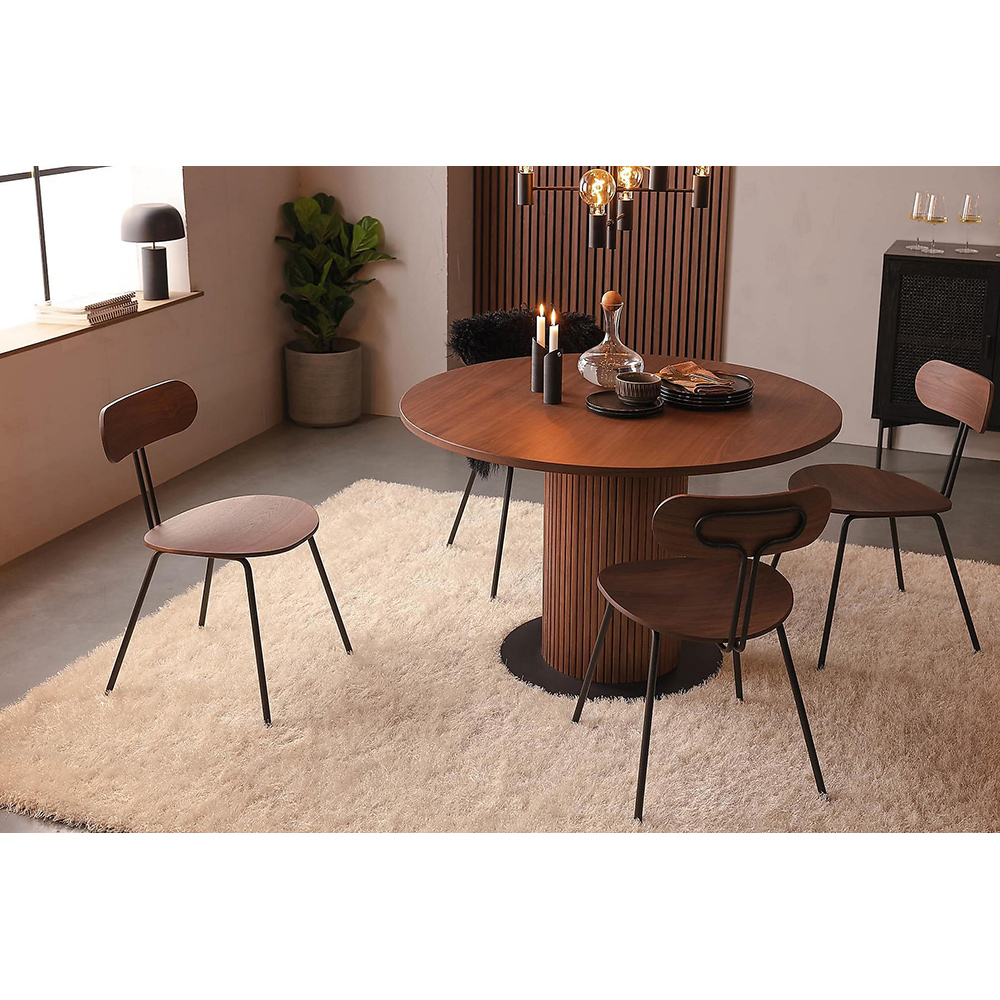 Matgrupp In Living Noira med 4 Stolar