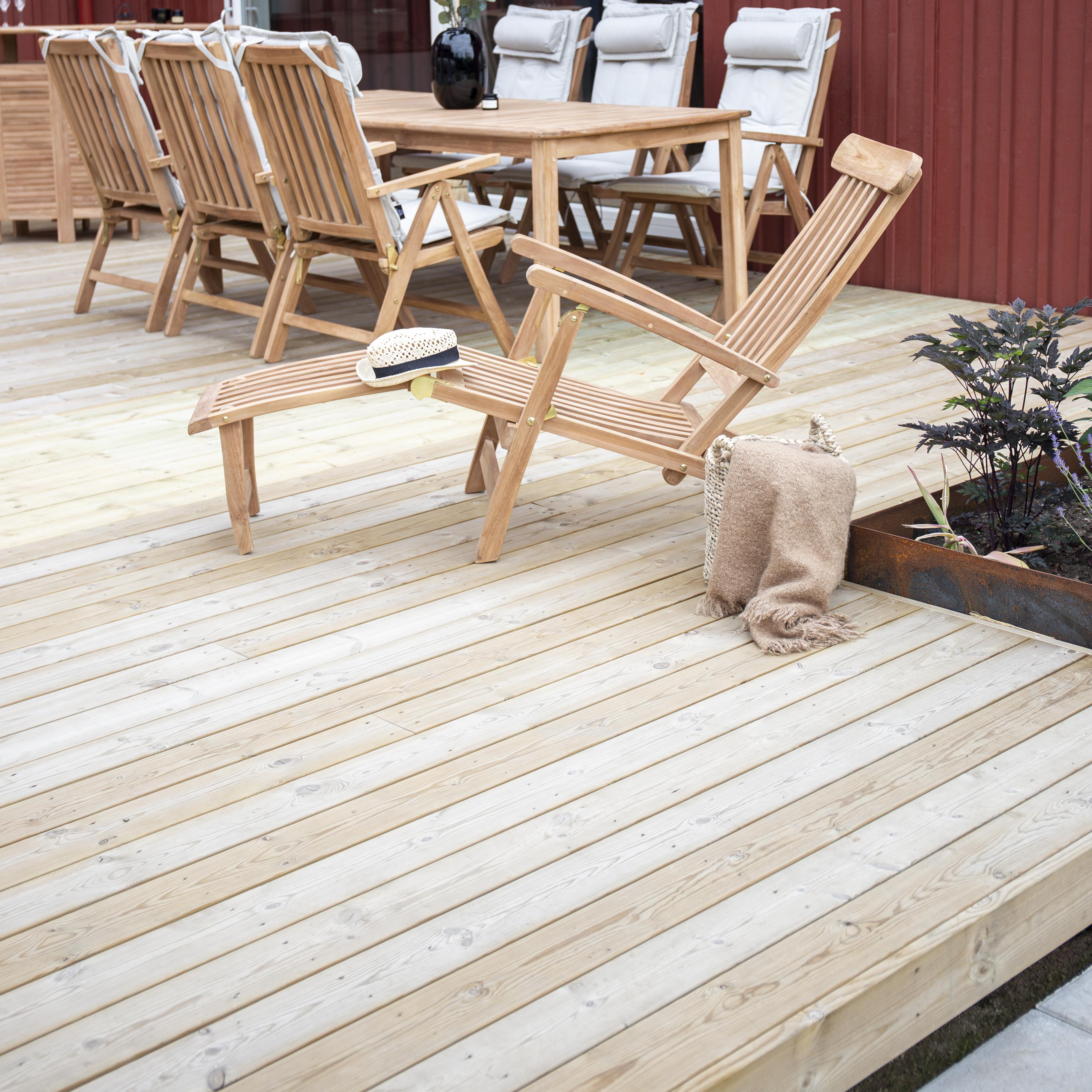 Solstol Venture Home Kiara Däckstol i Teak med Armstöd