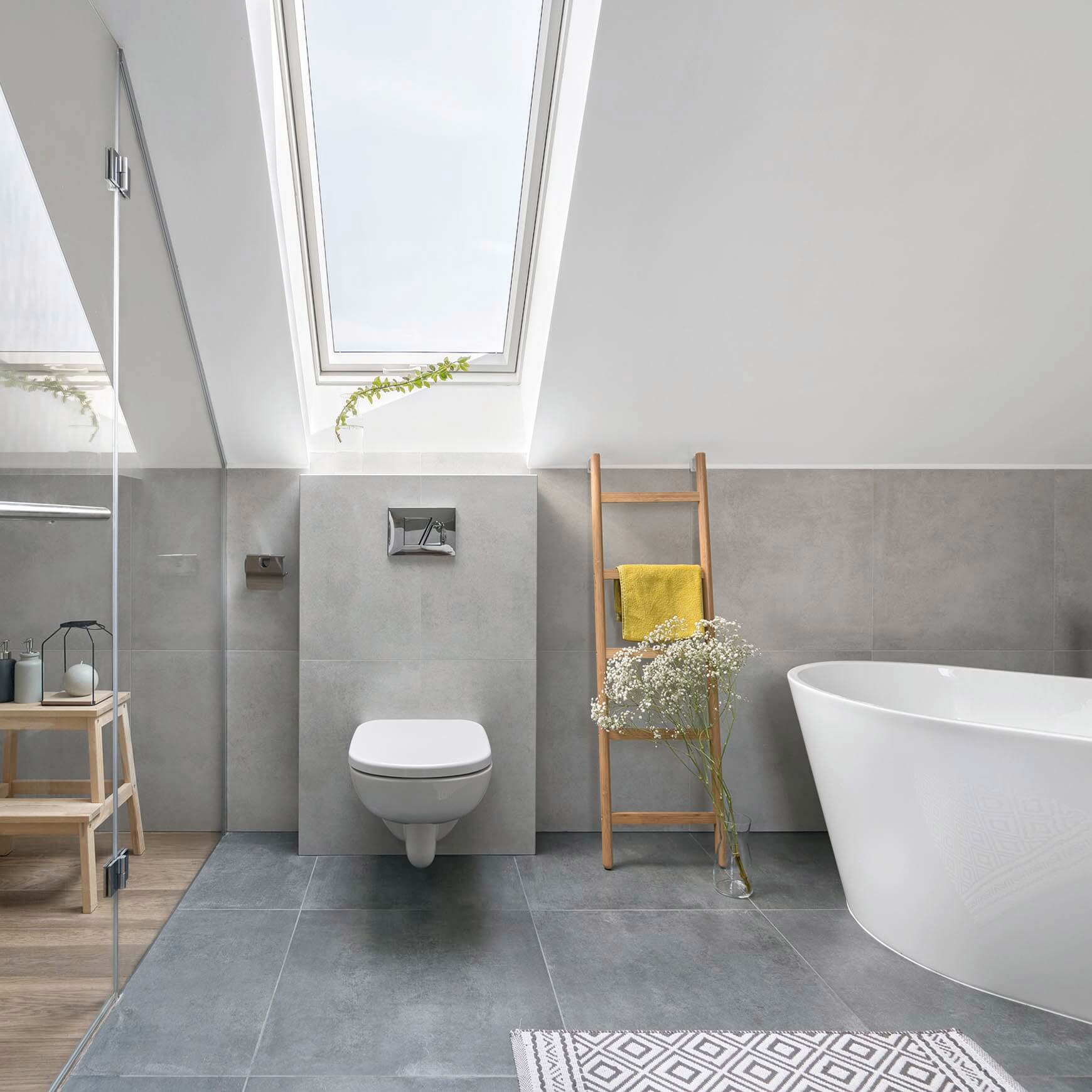 Takfönster Fakro PVC Pivåhängt 3-Glas Lagerfört