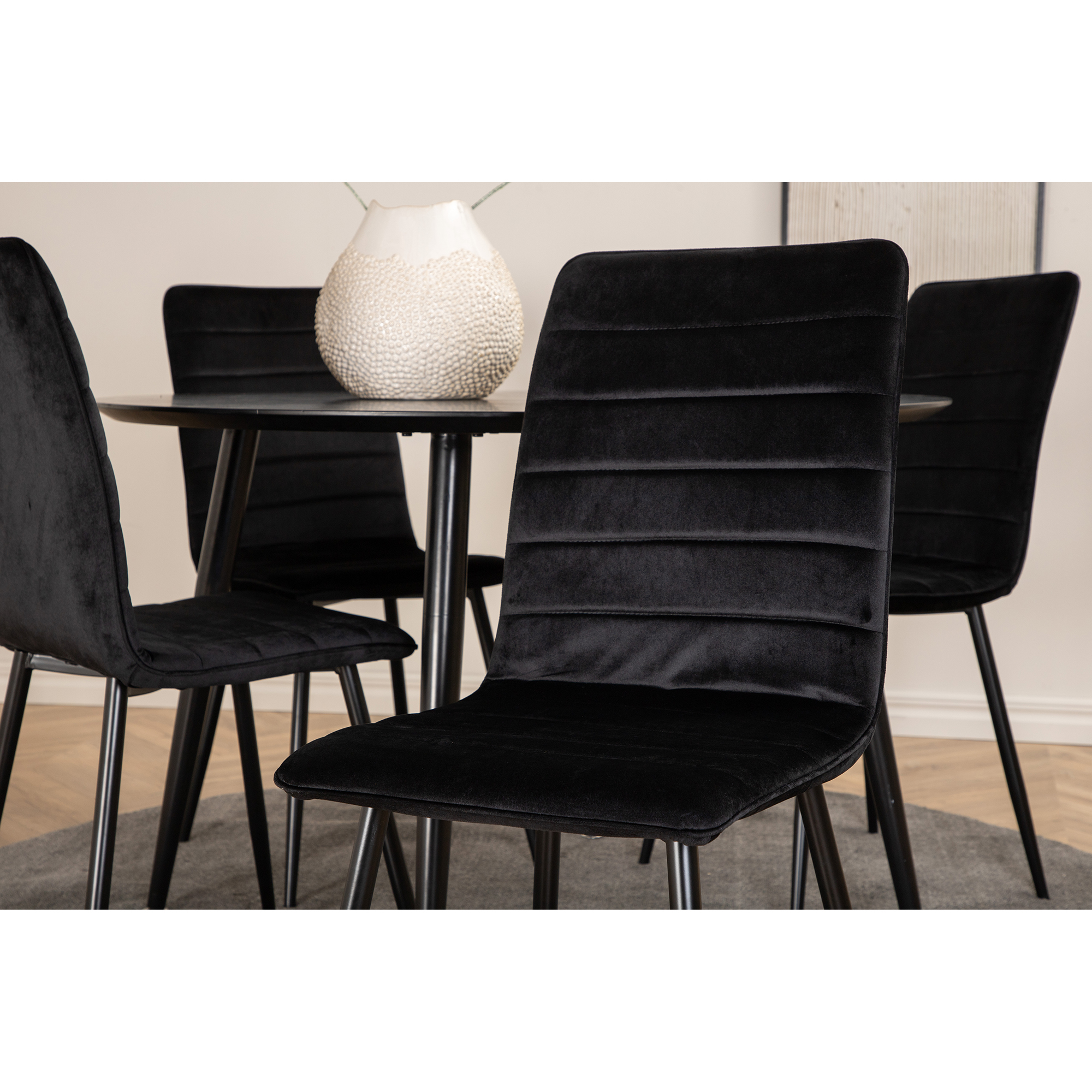 Dipp Dining Table - 115cm - Black Veneer / All black legs +W Svart, Sammet