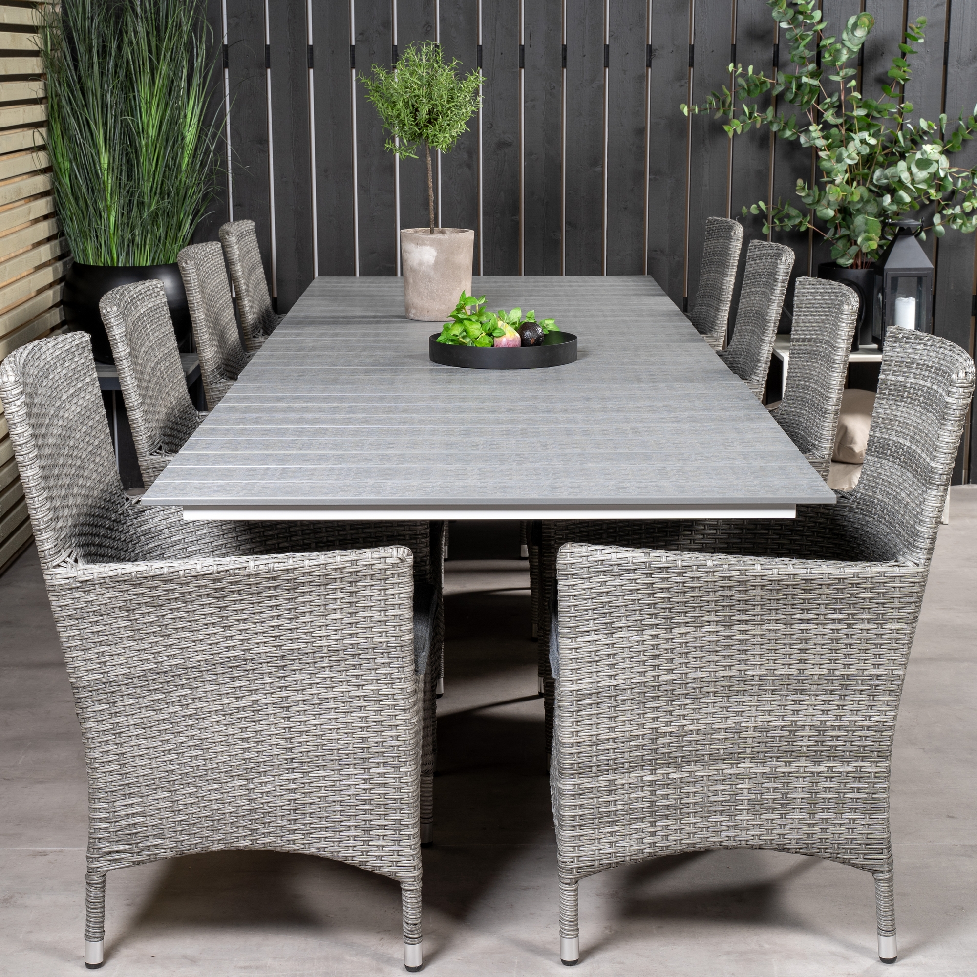 Matgrupp Venture Home Lova 224/324 med 8 Milwa Karmstolar