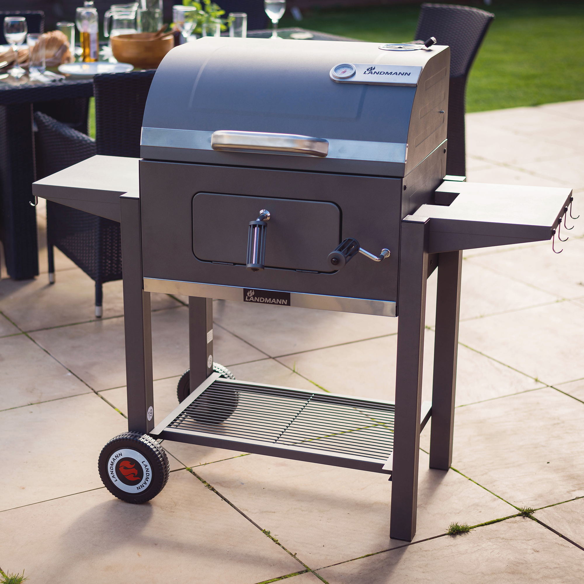 Kolgrill Landmann Tennessee Broiler Grilltunna med Fällbara Sidobord & Integrerad Termometer
