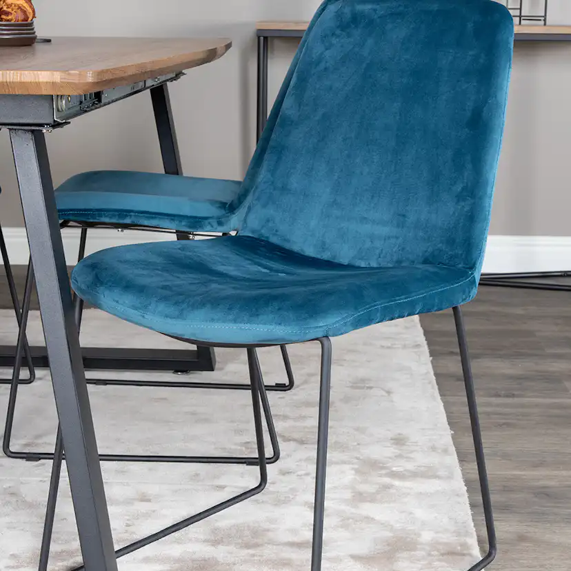 Matgrupp Venture Home Ina med 4 Muscot Stolar Sammet
