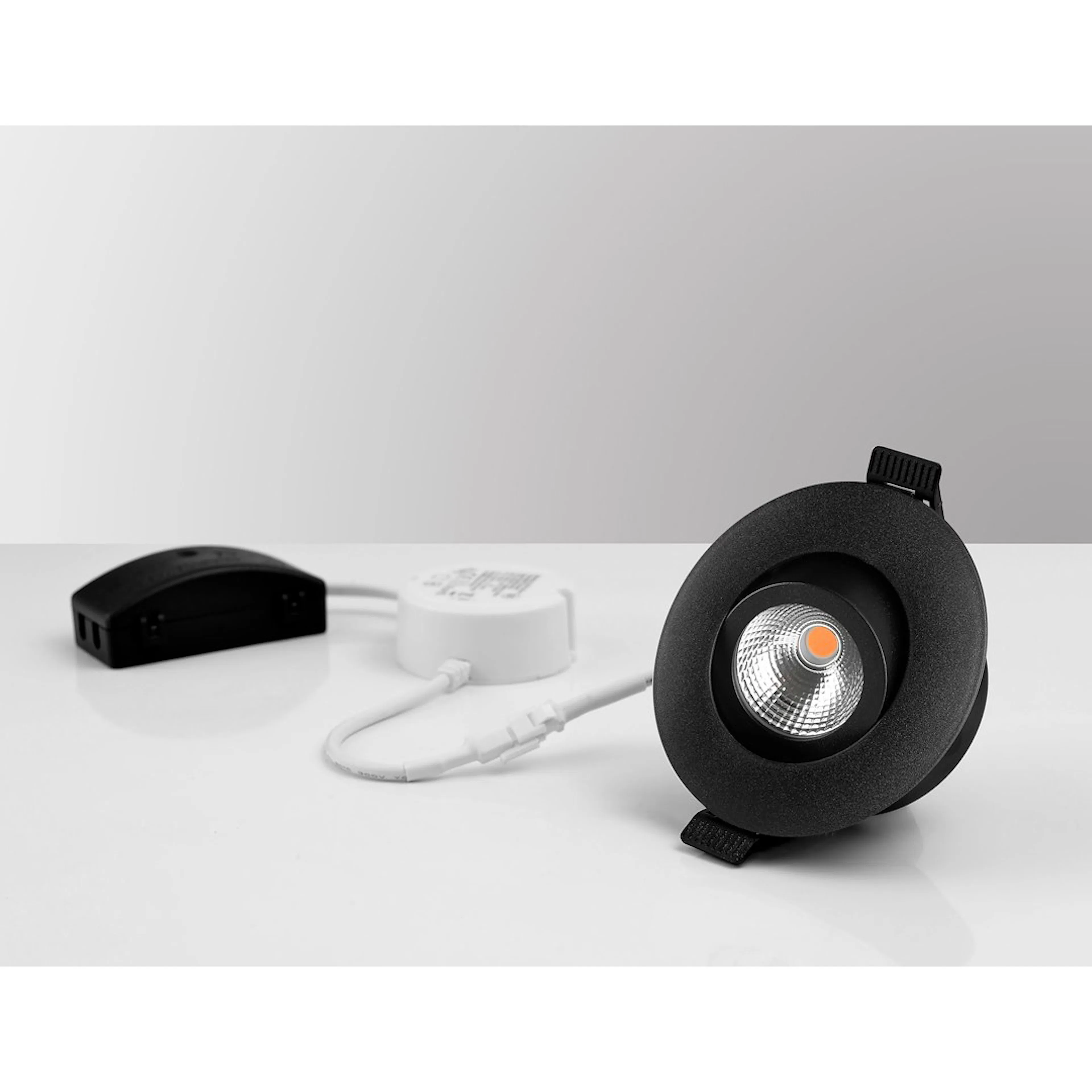 OCEAN SPOT 5W 2700K DIM SVART Färg: Svart