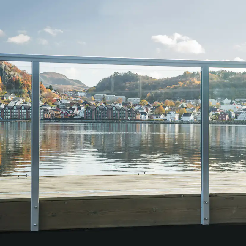 Glas Novoroom Laminerat till Aluminiumräcke