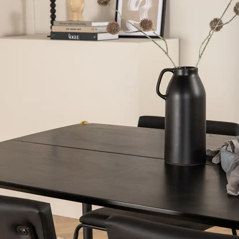 Matgrupp Venture Home Paris matbord och Kungshamn matstol