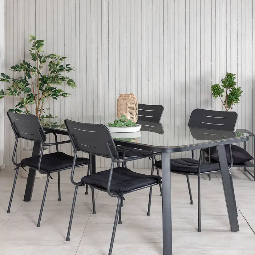 Matgrupp Venture Home Olle med 4 Nime Matstolar