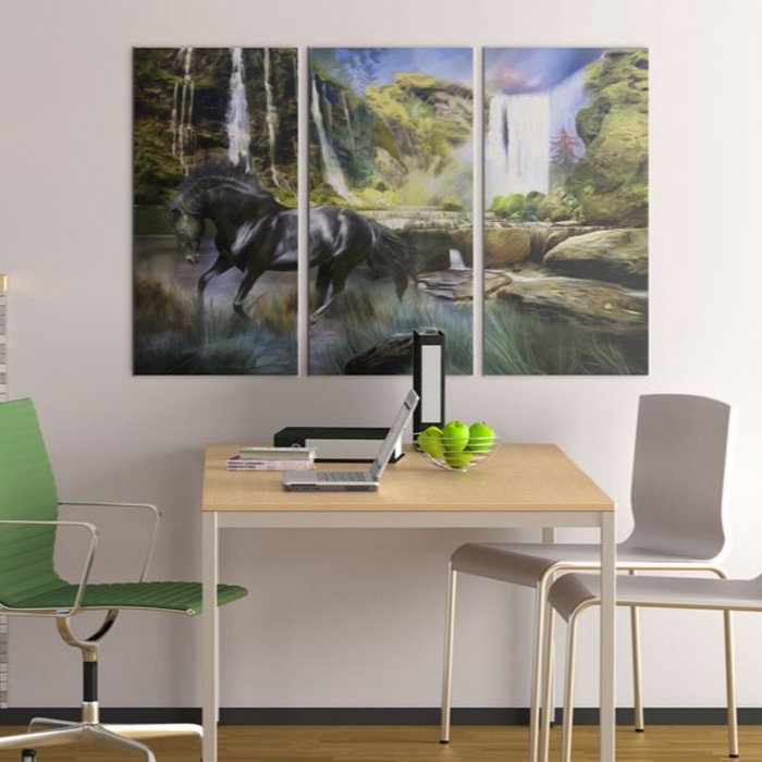 Tavla Arkiio Horse On The SkyBlue Waterfall Background