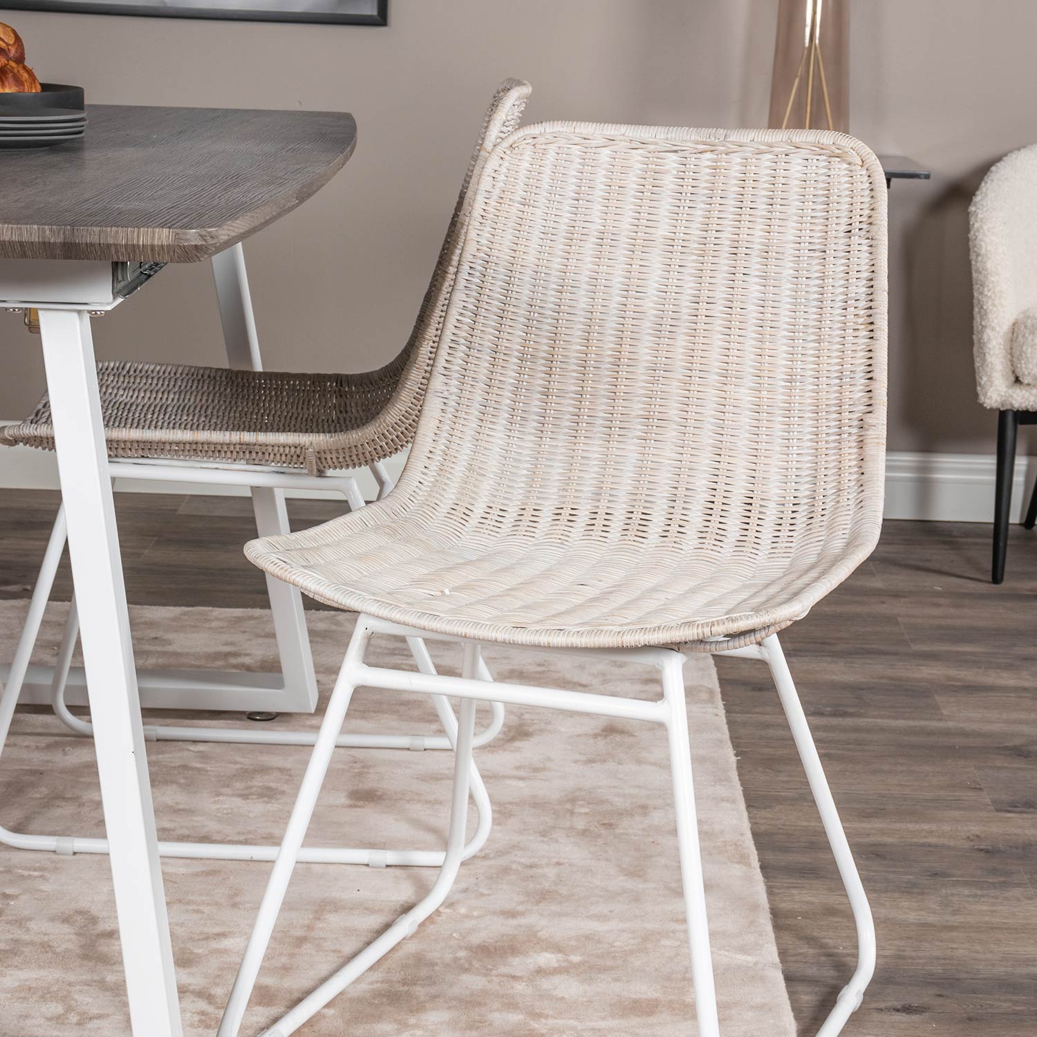 Matgrupp Venture Home Ina med 4 Cornelia Stolar