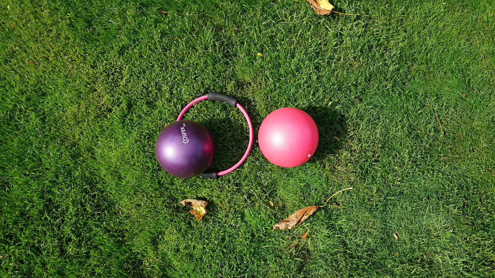 Därför ska du träna med pilatesboll – 6 effektiva övningar