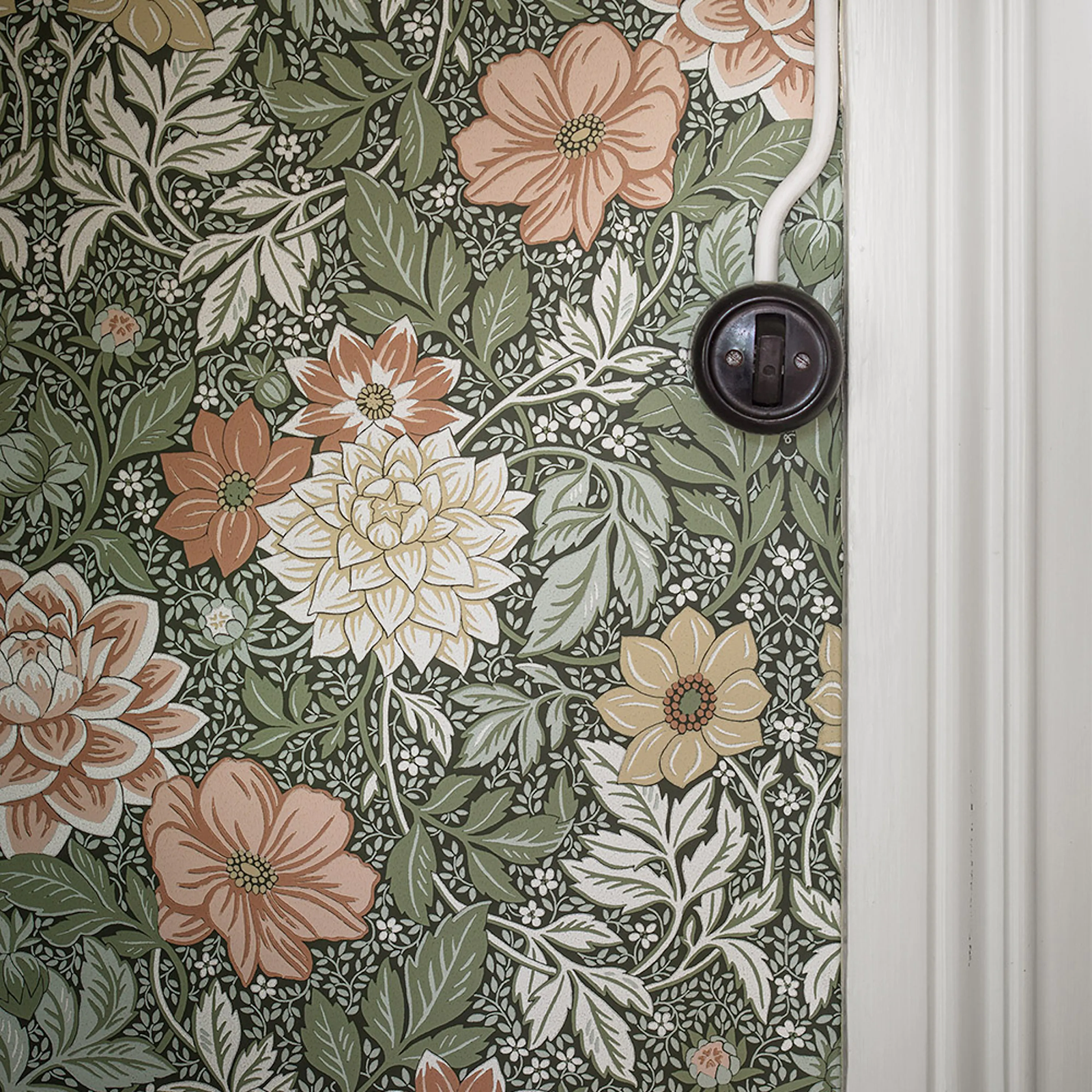 Tapet i badrummet Falsterbo III Dahlia Garden