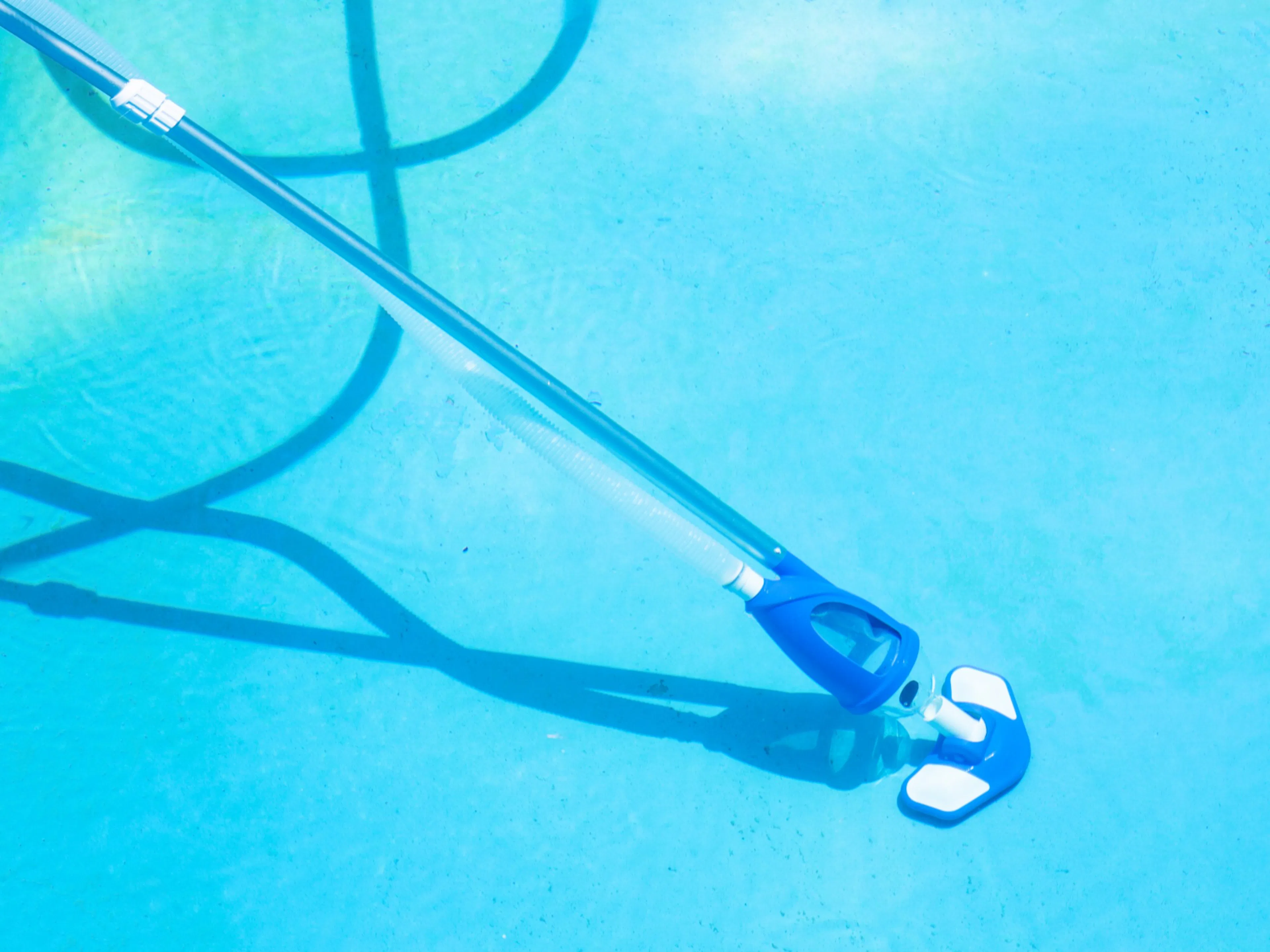 Pooldammsugare bäst i test 2026: Vi jämför  bottensug till pool eller spabad