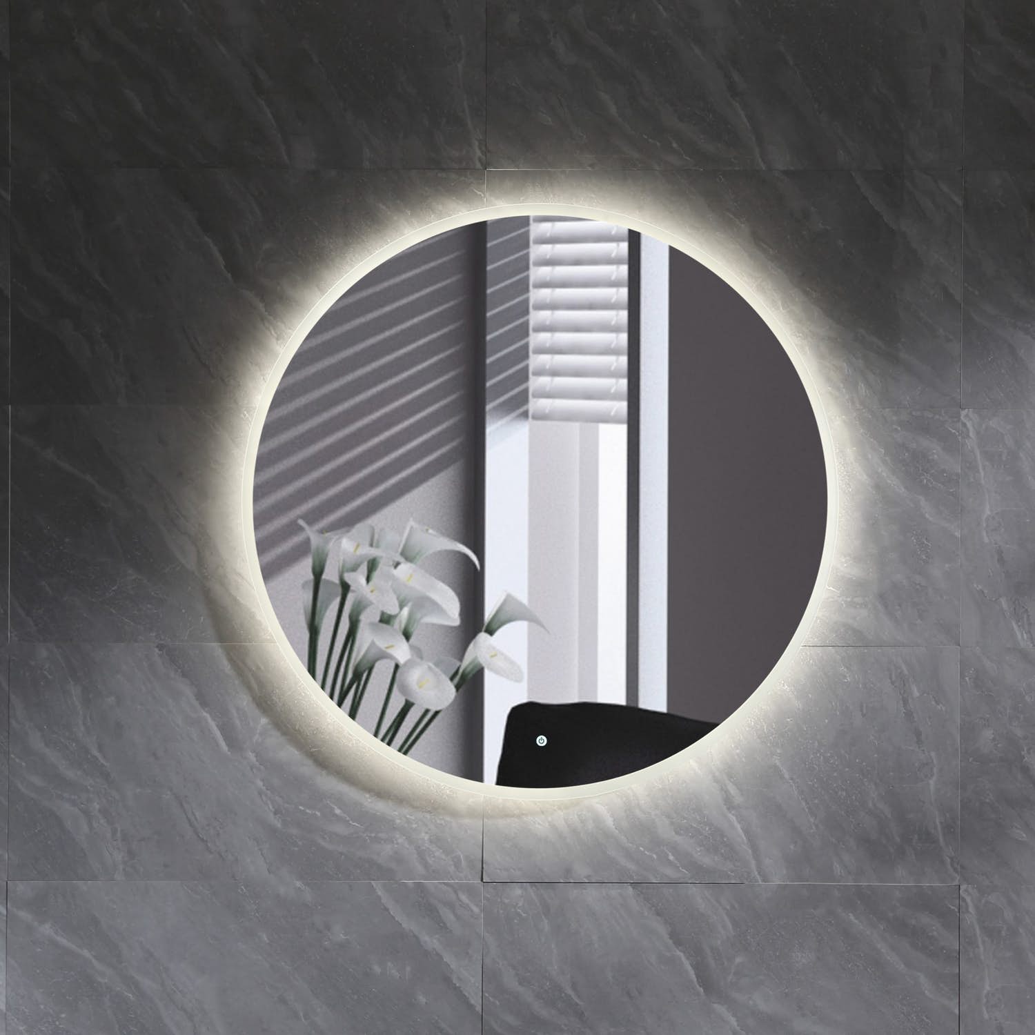 Snygg badrumsspegel Batlife skina