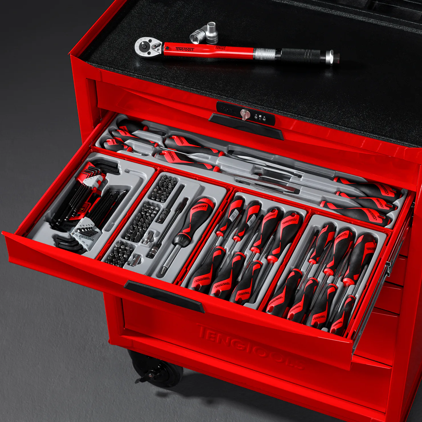 tcw807n_03_with_tools.jpg