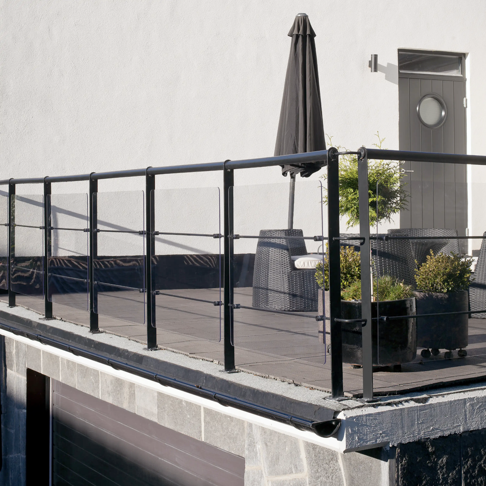 Snygga altanräcken metall