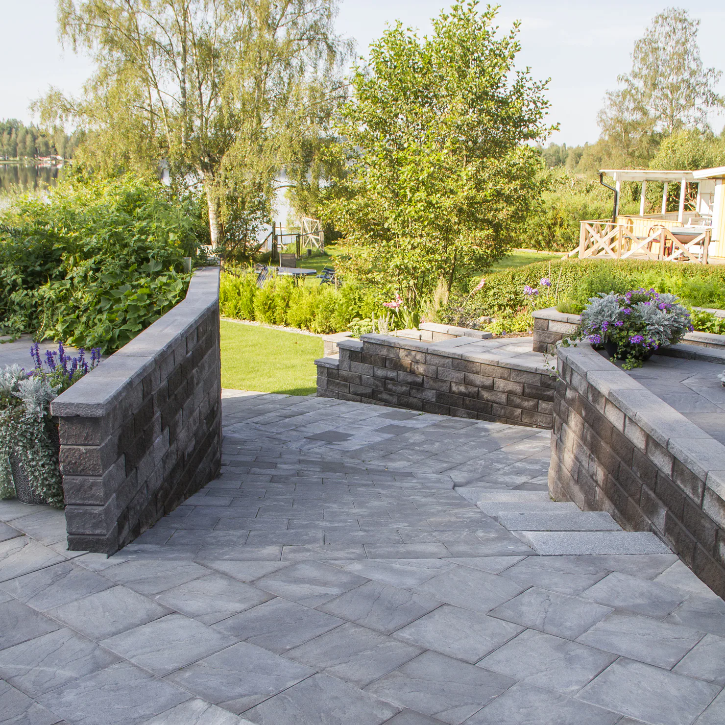 galleribild_cambridge_megawallgarden.jpg