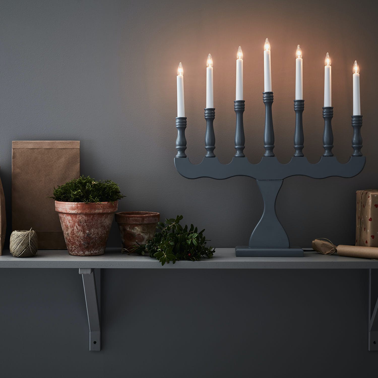 Gammaldags adventsljusstake i trä - Adventsljusstake Markslöjd Svaneholm