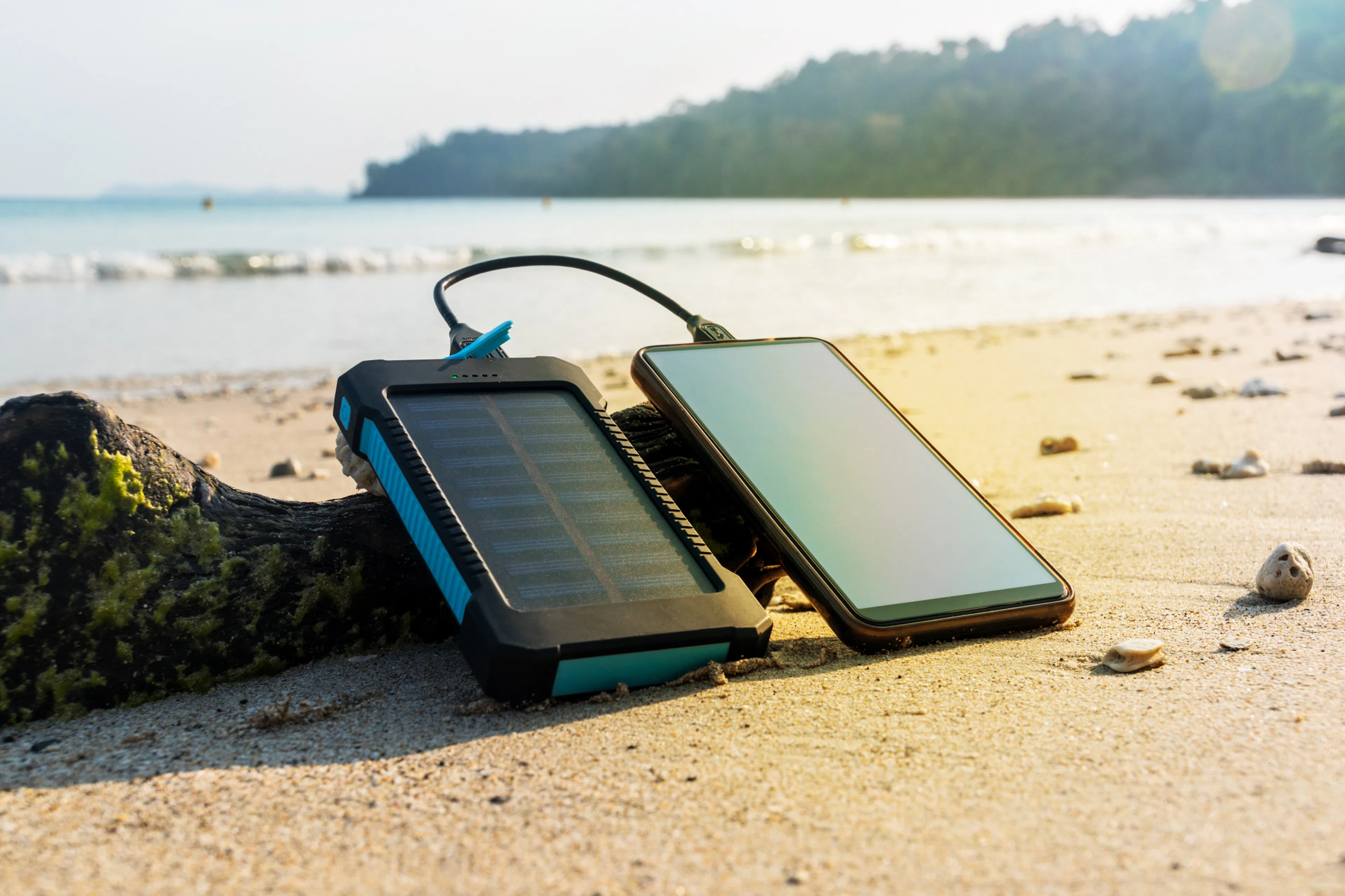 Powerbank solcell test 2026: Vi jämför prisvärda powerbanks med solpanel