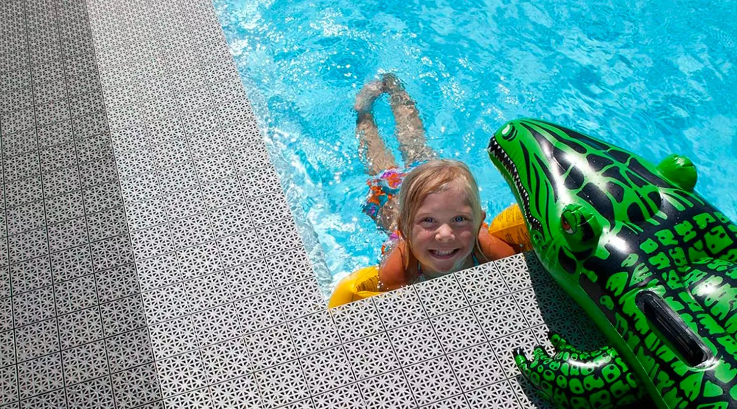 Pooldäck inspiration – 5 annorlunda trädäck runt pool