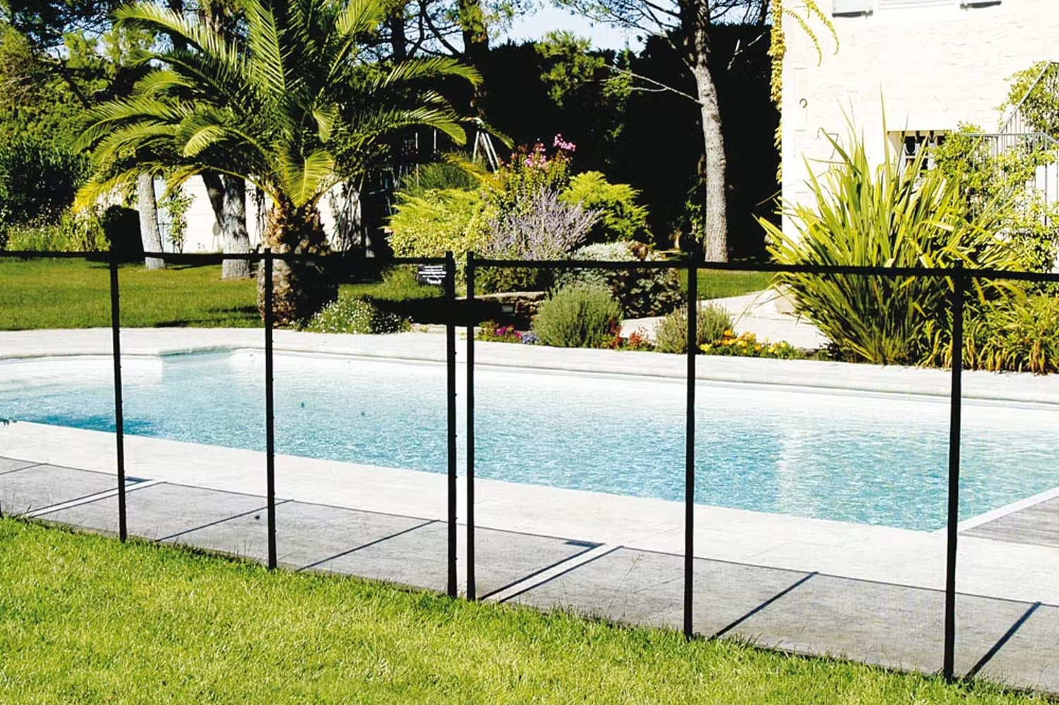 poolskydd som är barnsäkert