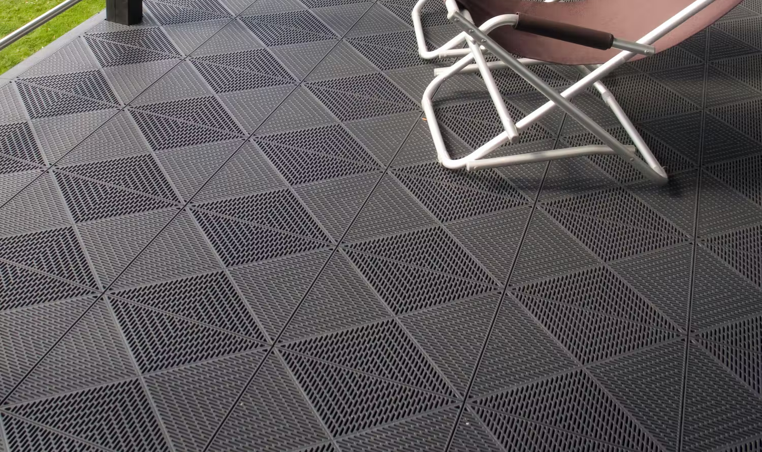 Bygga pooldäck med golvplattor